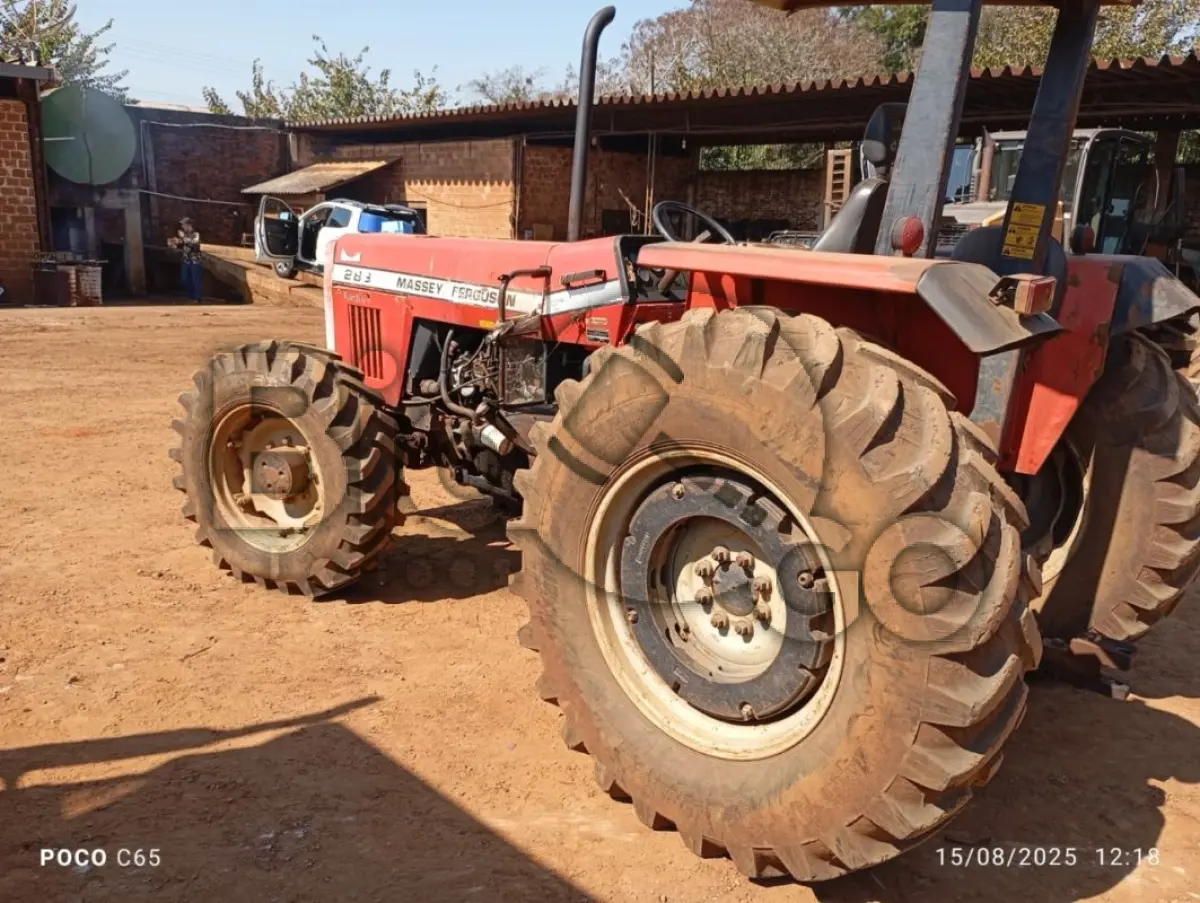 LOTE 004 - TratorMassey Ferguson 283, ano 2002, Está em condições regular e em uso