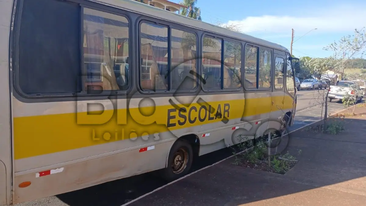 LOTE 006 - Veículo Ônibus Agrale MA, ano 2008, transporte escolar, Está em condições regular e em uso.
