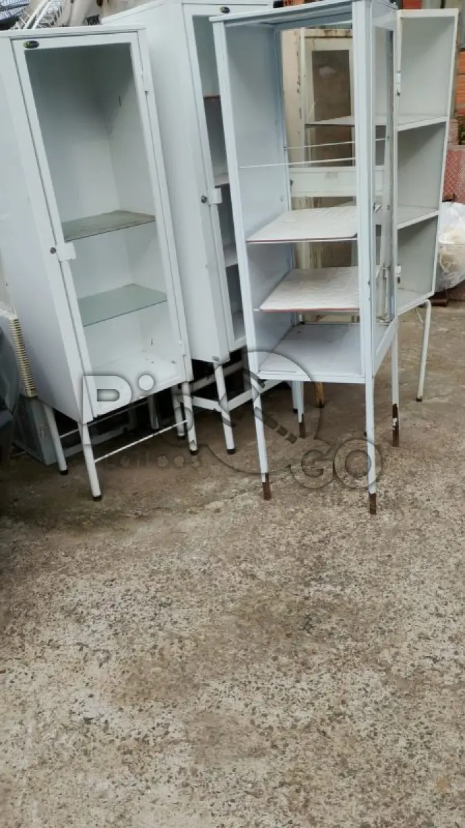 LOTE 009 - Composto por Armários de Ferro.
Arquivos de aço.

