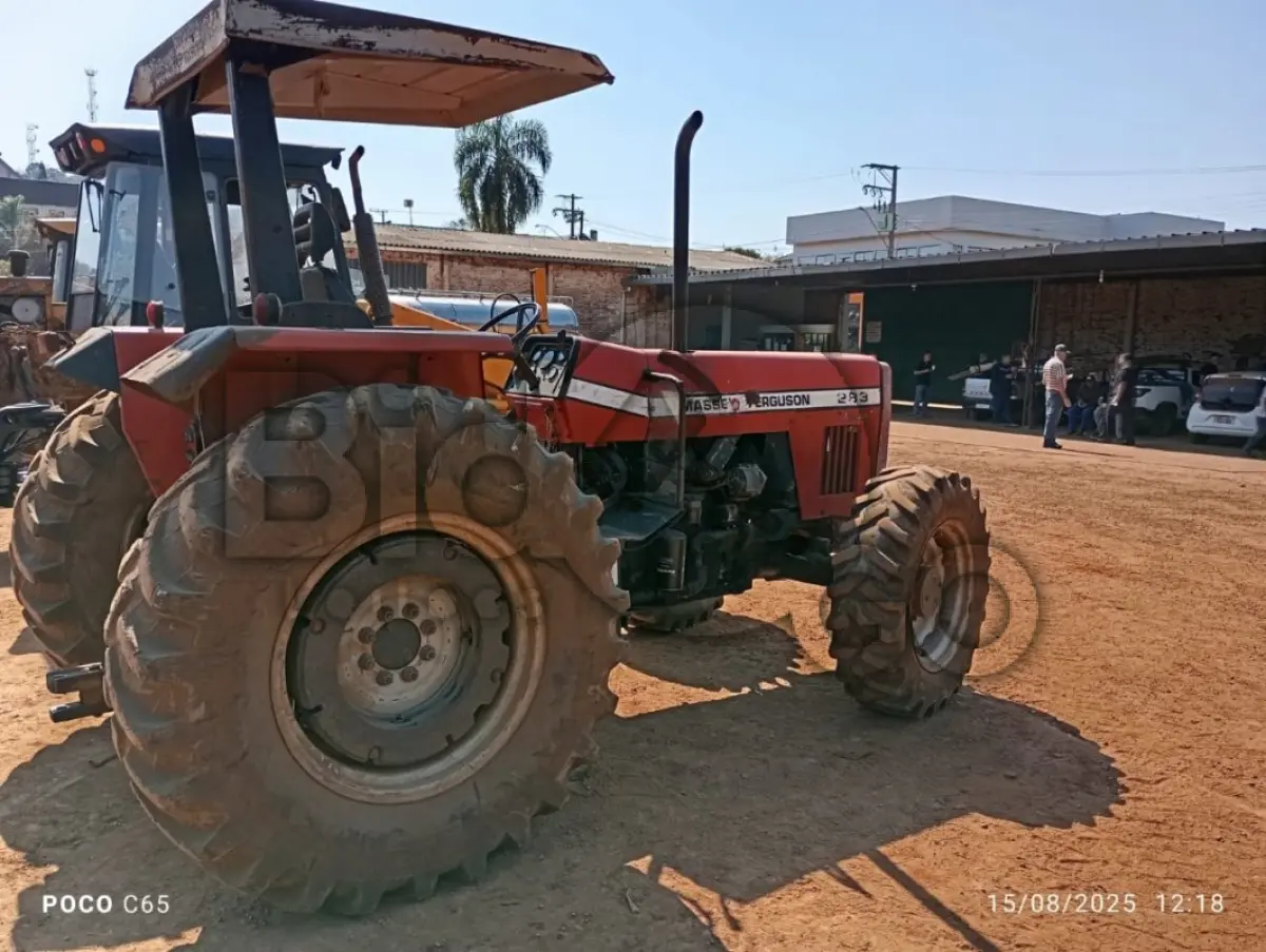 LOTE 004 - TratorMassey Ferguson 283, ano 2002, Está em condições regular e em uso