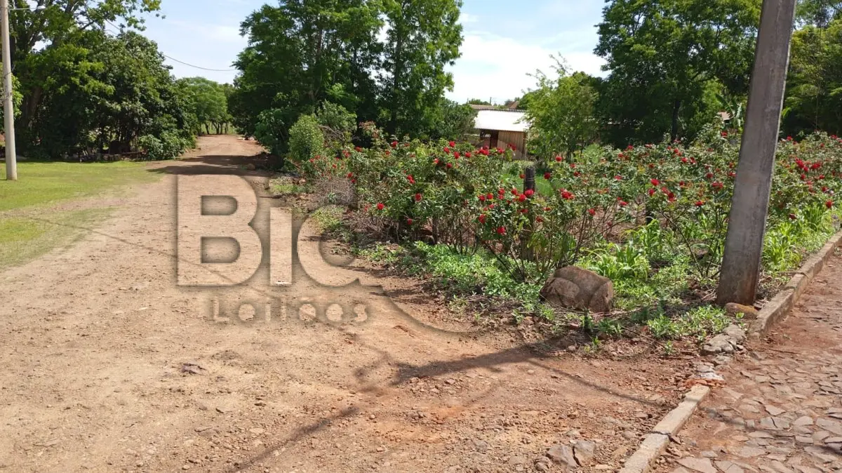LOTE 024 - Terreno urbano, lote n° 04, quadra n° 15, com área de 546,14m², matrícula 2.300 na Esquina formada pela Rua São Lourenço e Rua Bento Gonçalves, Centro de São Paulo das Missões, Bom estado de conservação, infraestrutura: pavimentação em pedras inrregulares em ambas as ruas