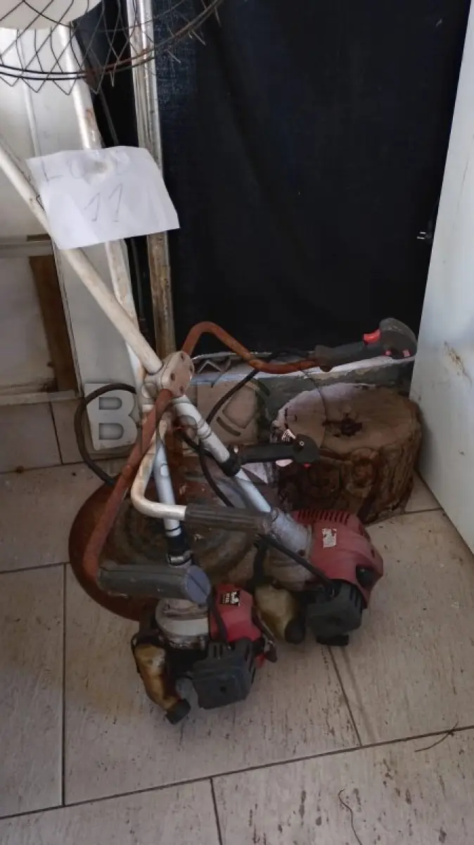 LOTE 011 - Composto por duas Sucata de Roçadeira e um Ventilador.