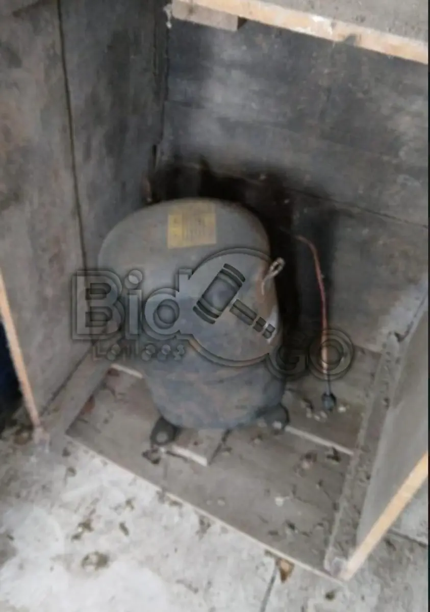LOTE 005 - Câmara Fria desmontada, Freezers de vacinas.