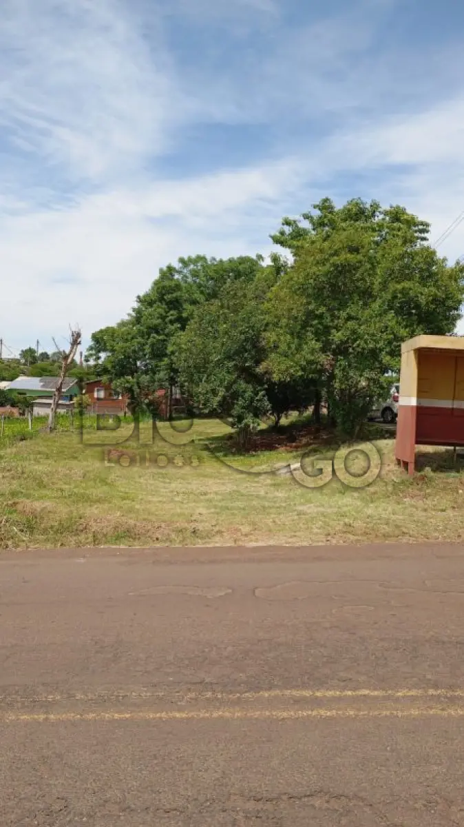 LOTE 023 - Terreno urbano, lote n° 26, quadra n° 86, com área de 250m², matrícula 6.100 na Esquina formada pela Avenida do Comércio e Rua Maximiliano João Scheuer, Centro de São Paulo das Missões, Bom estado de conservação, infraestrutura: pavimentação em pedras inrregulares na Rua Maximiliano João Scheuer e asfalto na Avenida do Comércio