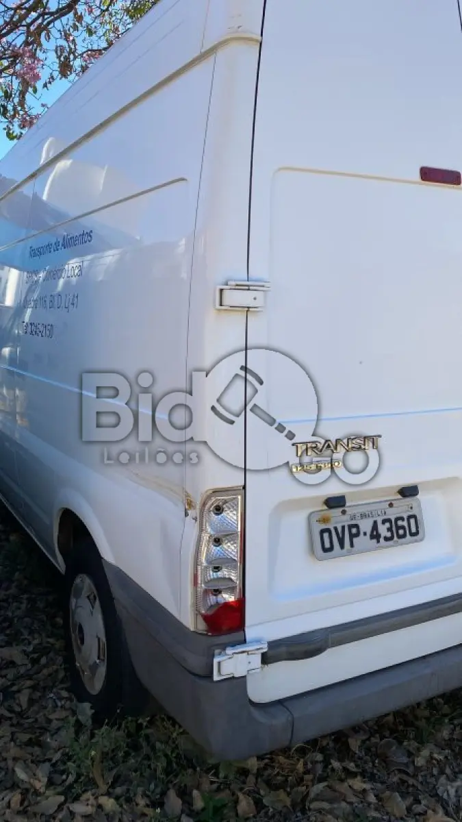 LOTE 001 - CAMINHONETE I/FORD TRANSIT 350L, ANO/FAB: 2013/2013,