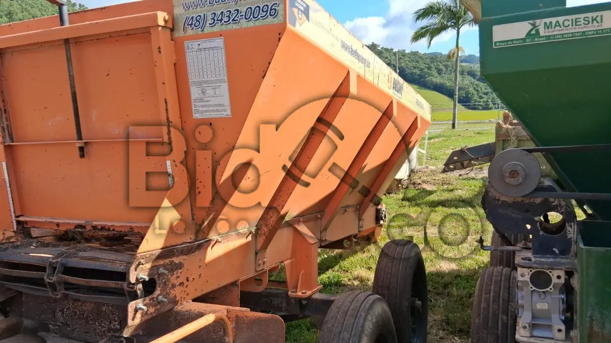 LOTE 021 - DISTRIBUIDOR DE CALCÁRIO E ADUBO DCAB-6000 TANDEM COM PNEUS BUDNY