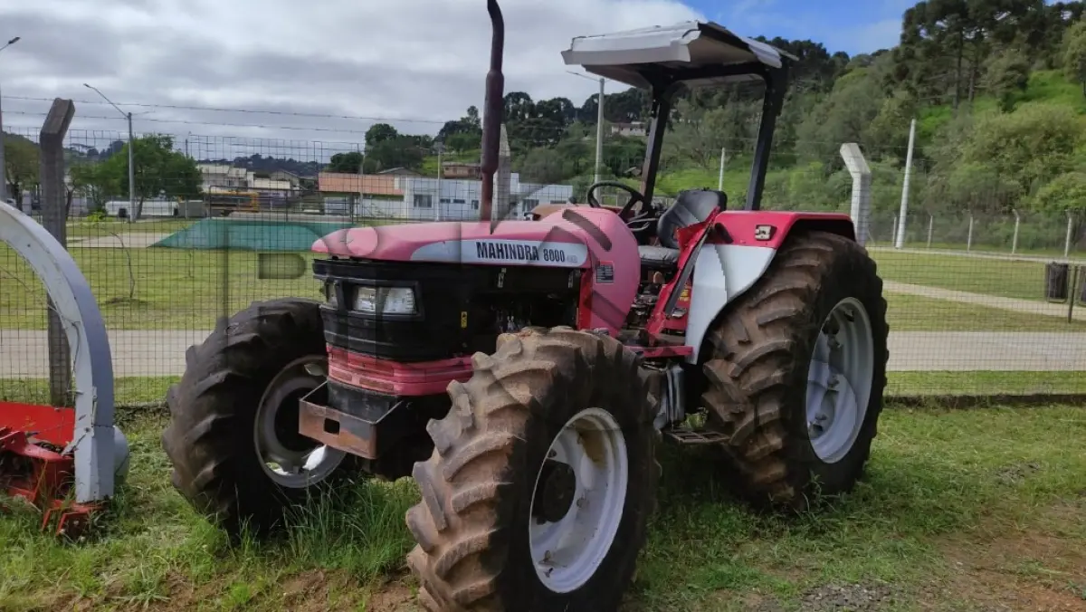 LOTE 018 - TRATOR AGRICOLA, MAHINDRA 8000, 4X4 2014