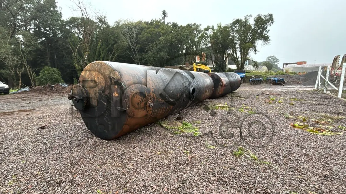 LOTE 017 - SUCATA RESERVATÓRIOS EM METAL