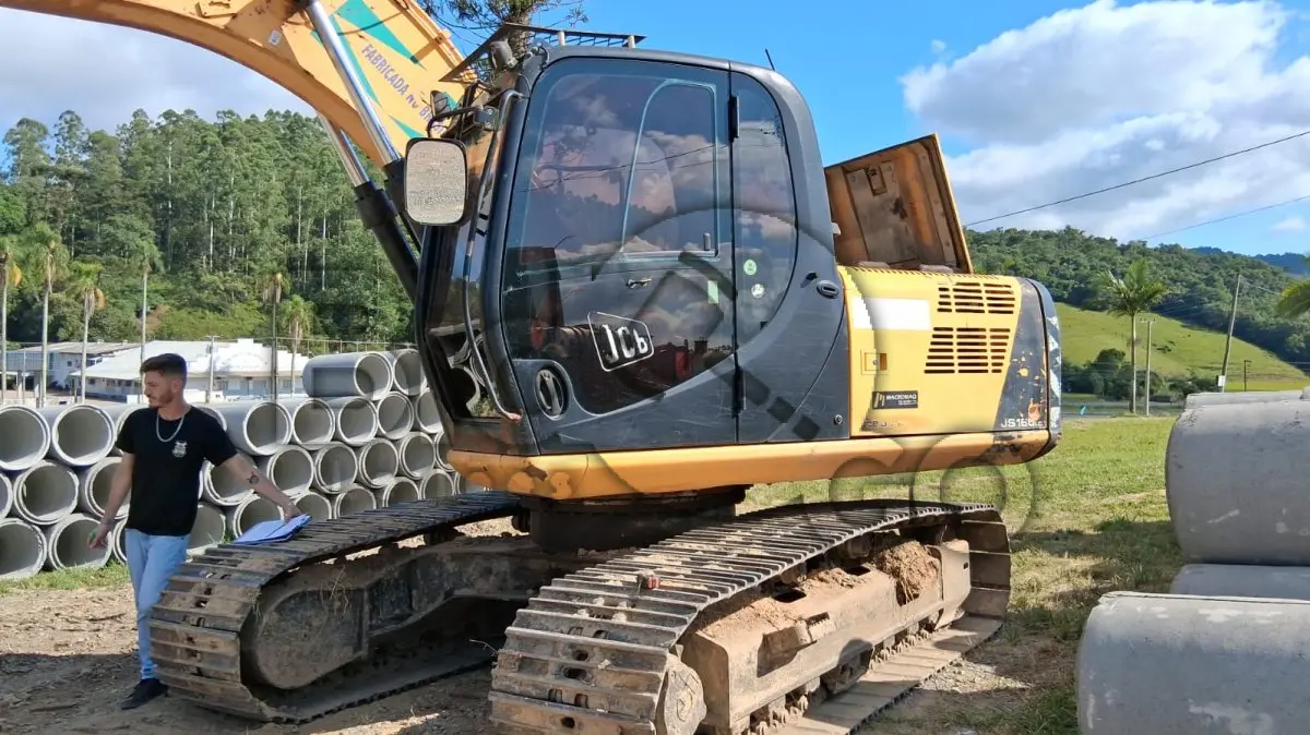 LOTE 006 - ESCAVADEIRA HIDRÁULICA JCB - MODELO JS160LC, Série: 14A5200