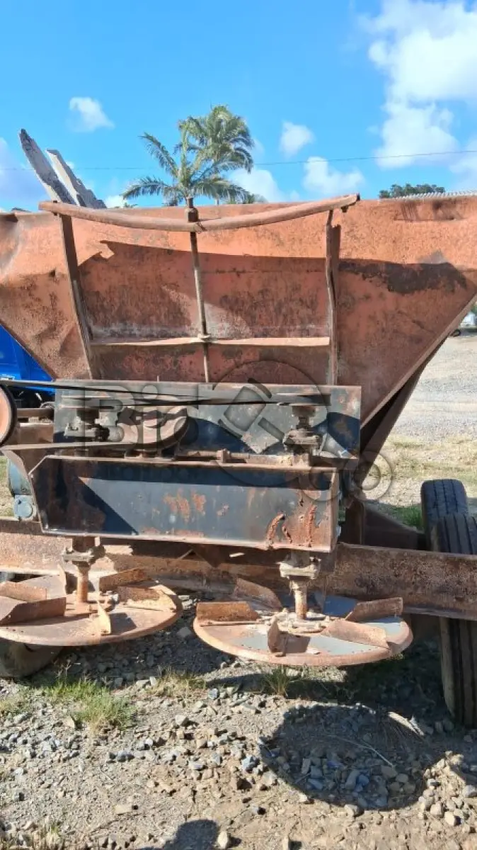 LOTE 020 - DISTRIBUIDOR ADUBO CALCÁRIO MARCA MATÃO