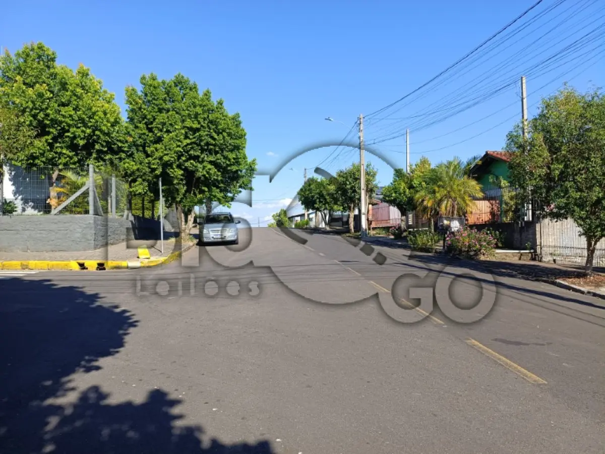 LOTE 002 - 50% DO IMÓVEL - TERRENO URBANO DE 420m² com edificações não averbadas, devidamente cadastrado sob matrícula nº 5.913 do Cartório de Registro de Imóveis de Sapiranga/RS