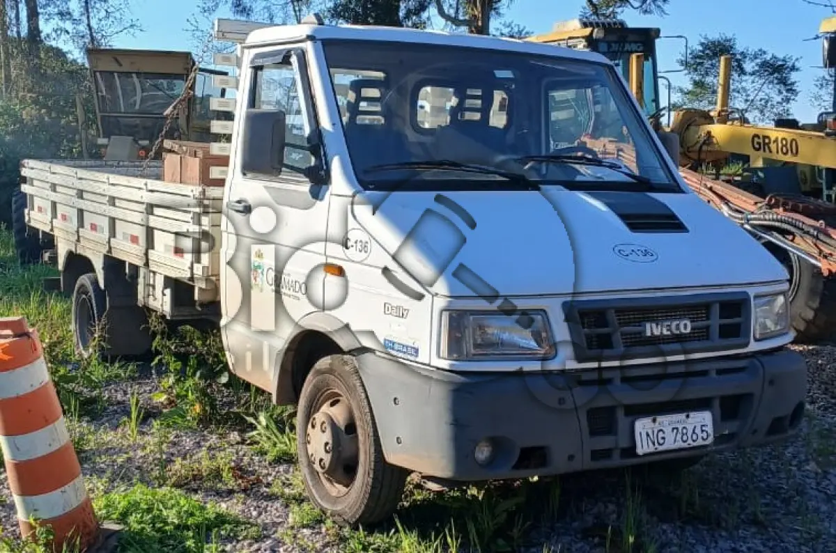 LOTE 018 - IVECO FIAT / DAILY / ESP / CAMINHÃO AMBULÂNCIA / DIESEL ANO 2006 