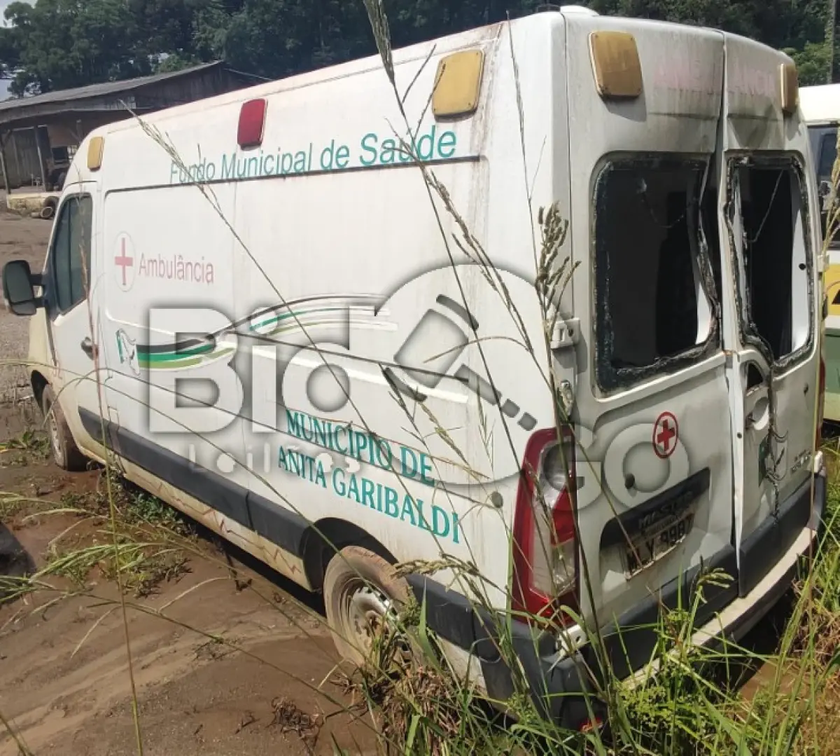LOTE 005 - Ambulância,  Marca/Modelo: RENAULT/CHAPECO MASTERAMB, Fabricação/Modelo: 2014/2015