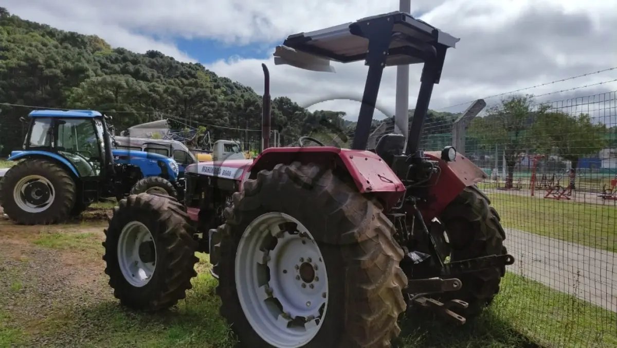 LOTE 018 - TRATOR AGRICOLA, MAHINDRA 8000, 4X4 2014
