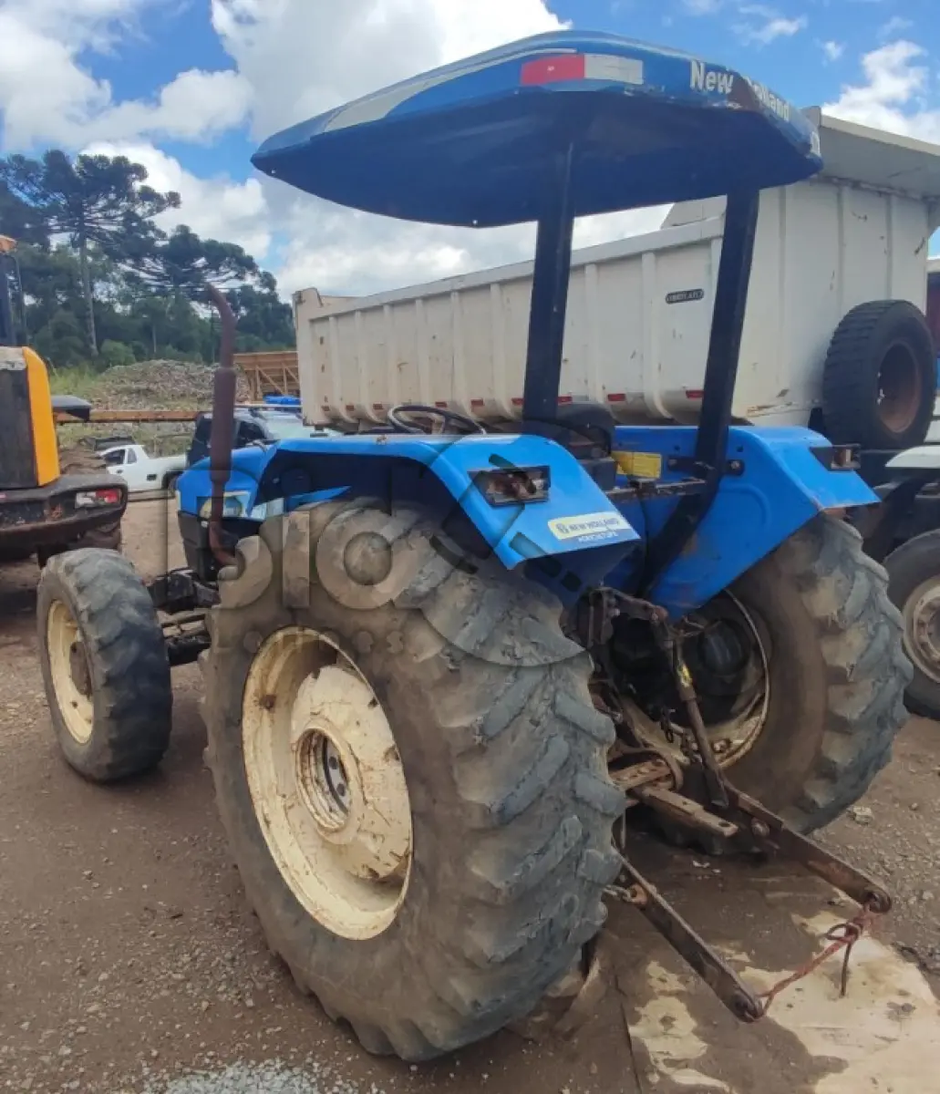 LOTE 013 - Trator Agricula de rodas, New Holland, Modelo: TT 75
