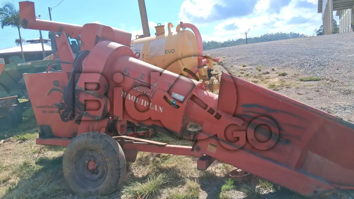 LOTE 017 - COLHEDEIRA DE MILHO MARCA JUMIL MODELO 360
