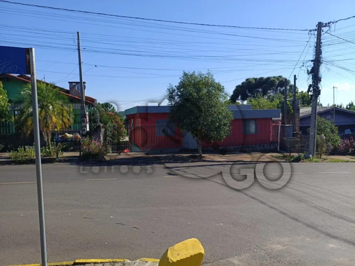 LOTE 002 - 50% DO IMÓVEL - TERRENO URBANO DE 420m² com edificações não averbadas, devidamente cadastrado sob matrícula nº 5.913 do Cartório de Registro de Imóveis de Sapiranga/RS
