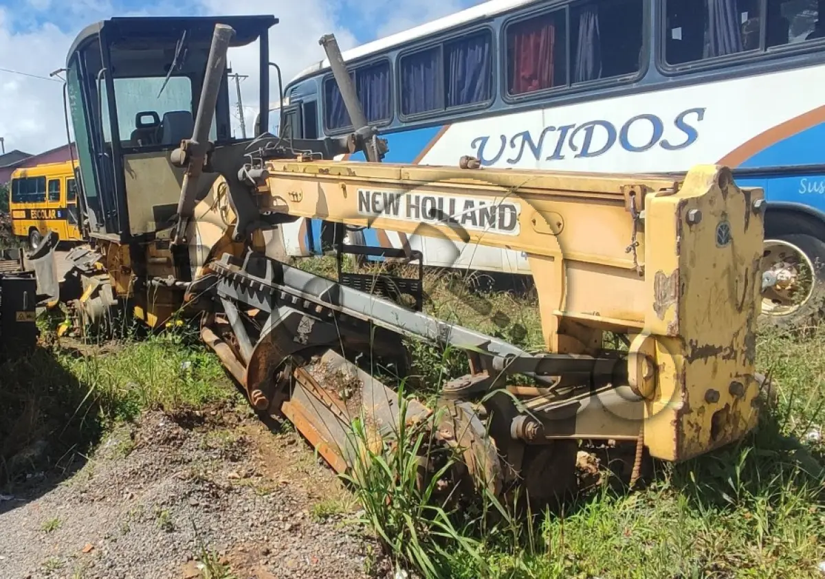 LOTE 011 - Motoniveladora New Holland, Fabricação: 2011