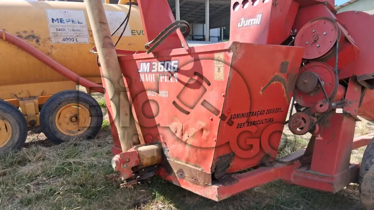 LOTE 017 - COLHEDEIRA DE MILHO MARCA JUMIL MODELO 360