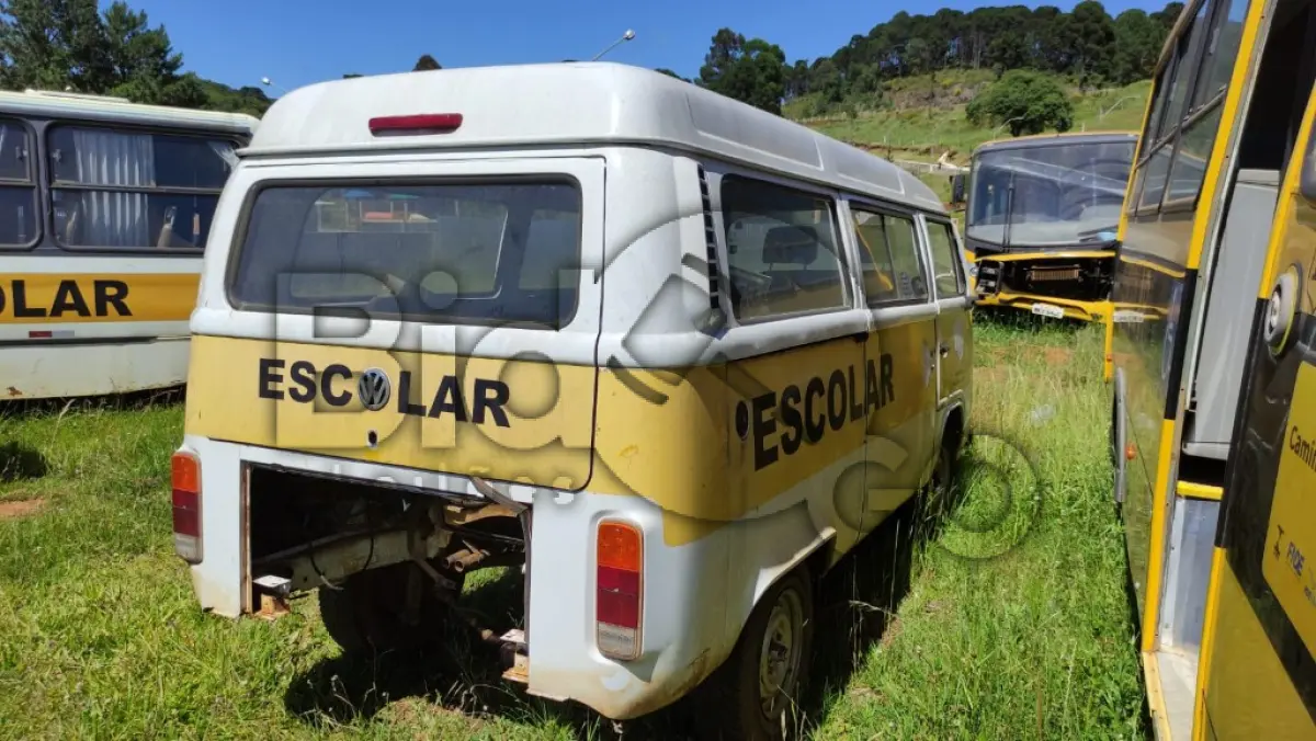 LOTE 016 - Automóvel KOMBI VW, ano 2011/2012