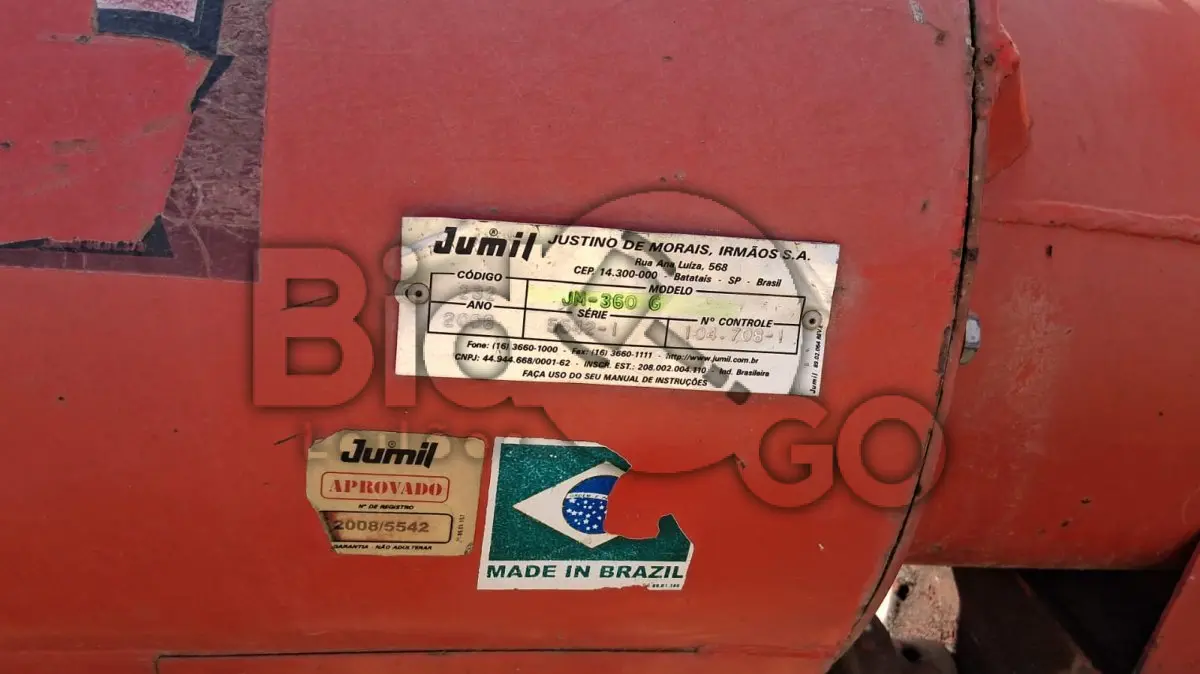 LOTE 017 - COLHEDEIRA DE MILHO MARCA JUMIL MODELO 360