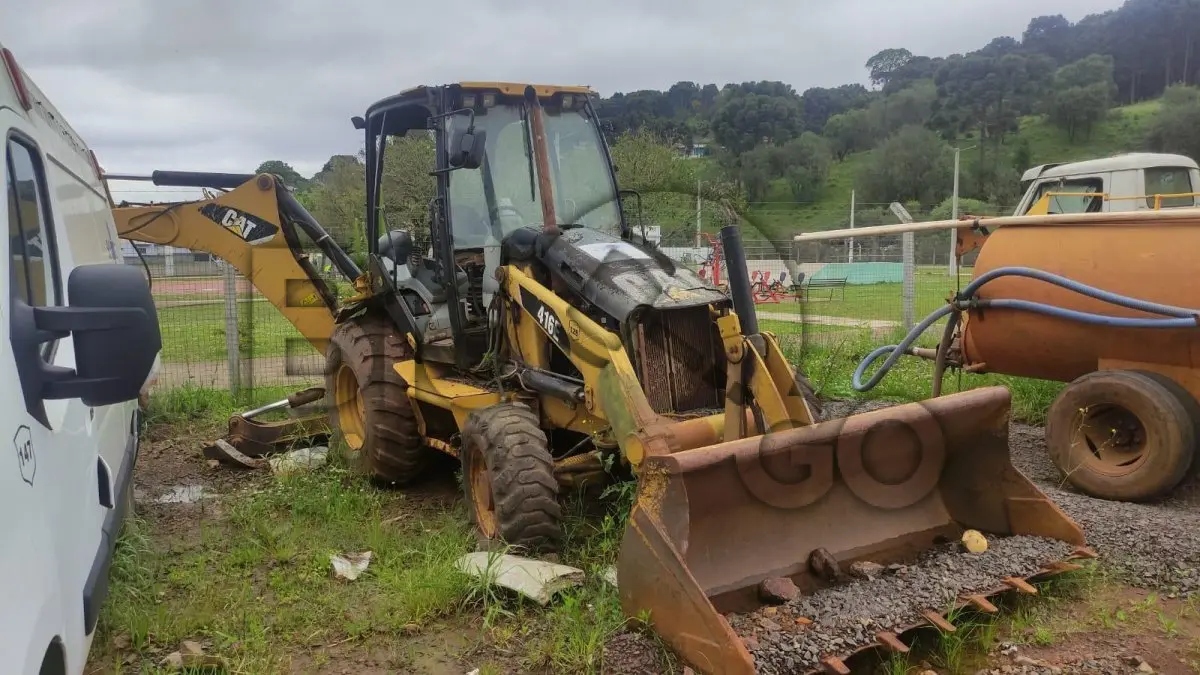 LOTE 001 - RETROESCAVADEIRA CATERPILAR 416 E, ano 2013,