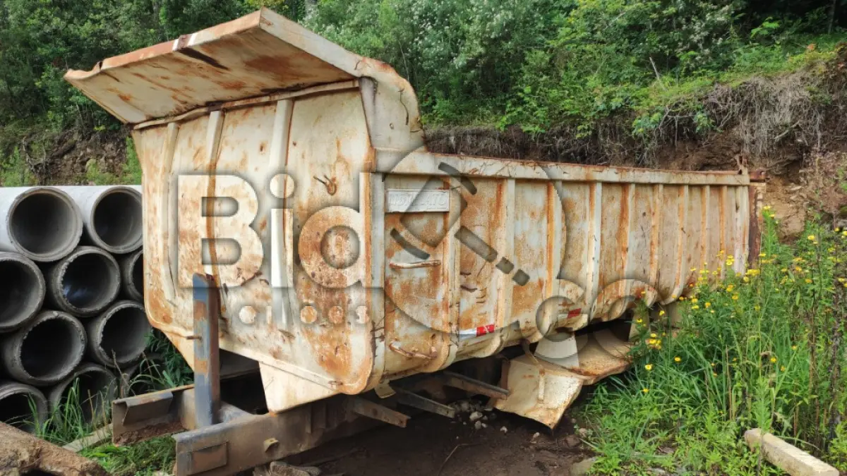 LOTE 015 - CAÇAMBA AVULSA