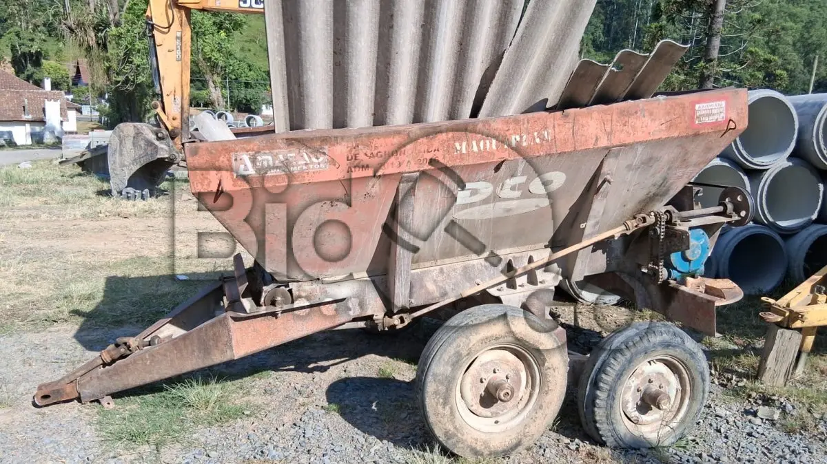 LOTE 020 - DISTRIBUIDOR ADUBO CALCÁRIO MARCA MATÃO