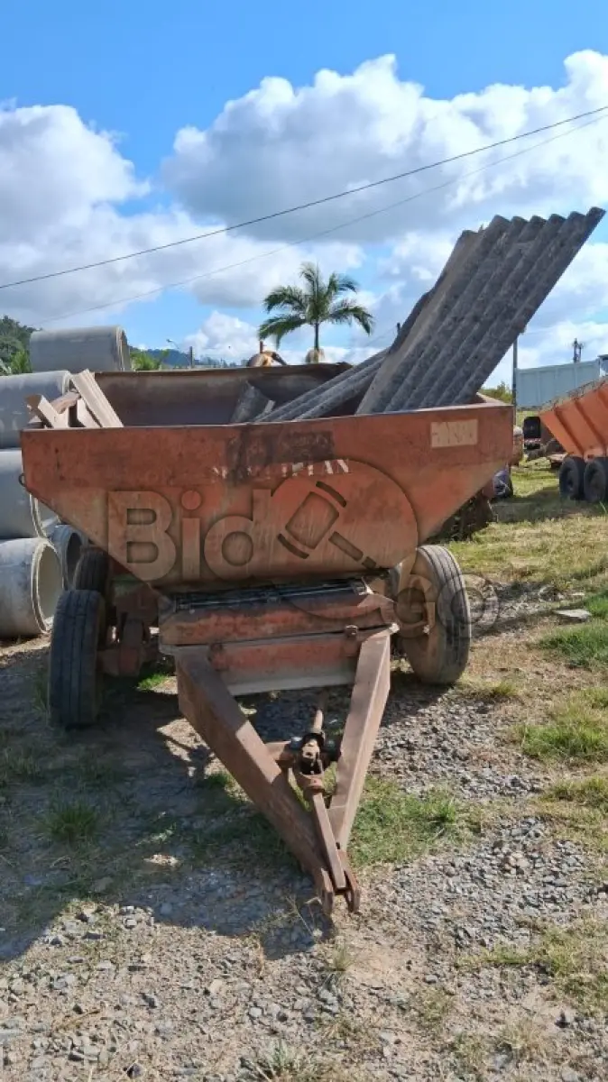 LOTE 020 - DISTRIBUIDOR ADUBO CALCÁRIO MARCA MATÃO