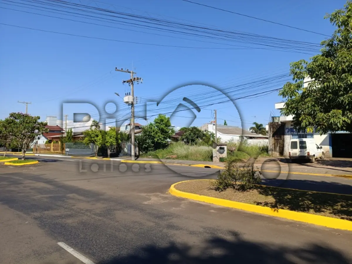 LOTE 001 - UM TERRENO URBANO DE 430,98m², sem benfeitorias, devidamente cadastrado sob matrícula nº 17.702 do Cartório de Registro de Imóveis de Sapiranga/RS