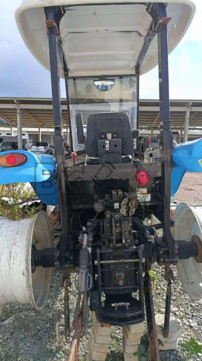 LOTE 010 - Trator Agrícola LS 80, ano de fabricação 2016, cor azul