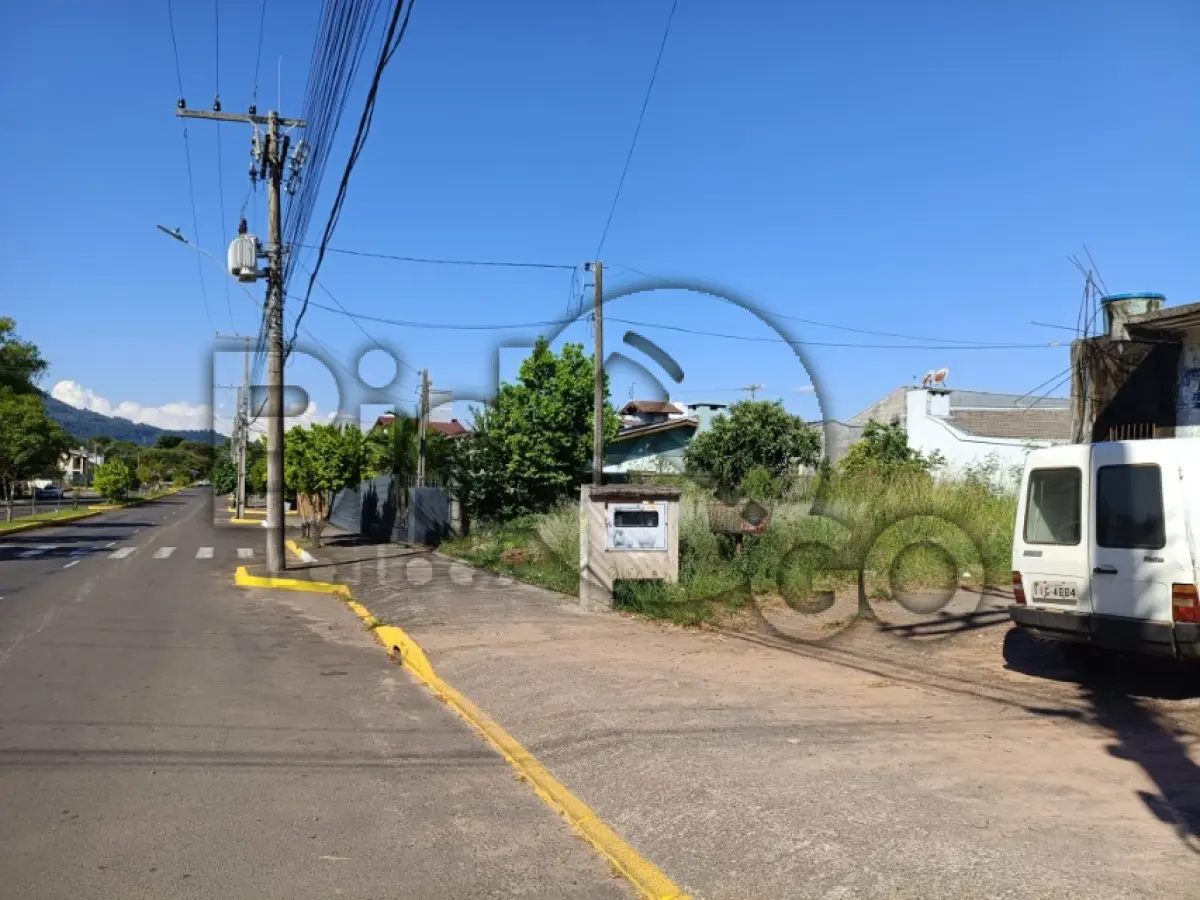 LOTE 001 - UM TERRENO URBANO DE 430,98m², sem benfeitorias, devidamente cadastrado sob matrícula nº 17.702 do Cartório de Registro de Imóveis de Sapiranga/RS