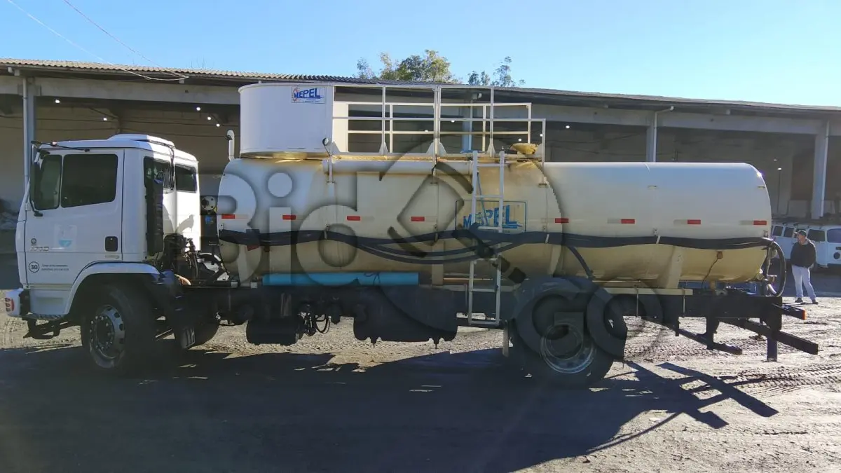 LOTE 004 - Caminhão Tanque/Pipa, Marca/Modelo: M.BENZ/ATRON 1719