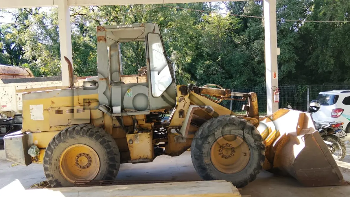 LOTE 001 - Pá Carregadeira,  Marca: Komatzu