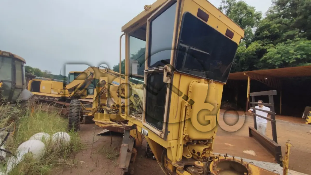 LOTE 016 - MOTONIVELADORA Caterpillar VHP