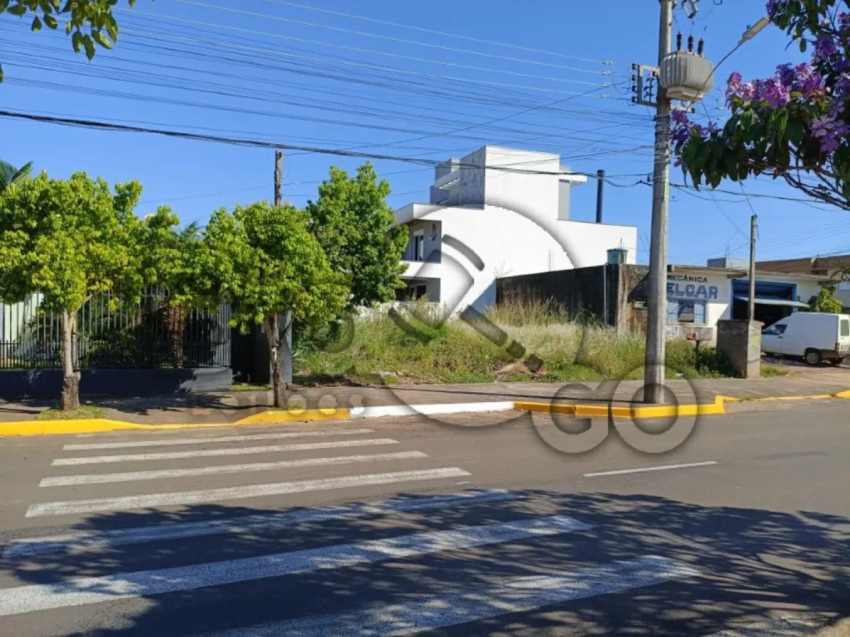LOTE 001 - UM TERRENO URBANO DE 430,98m², sem benfeitorias, devidamente cadastrado sob matrícula nº 17.702 do Cartório de Registro de Imóveis de Sapiranga/RS