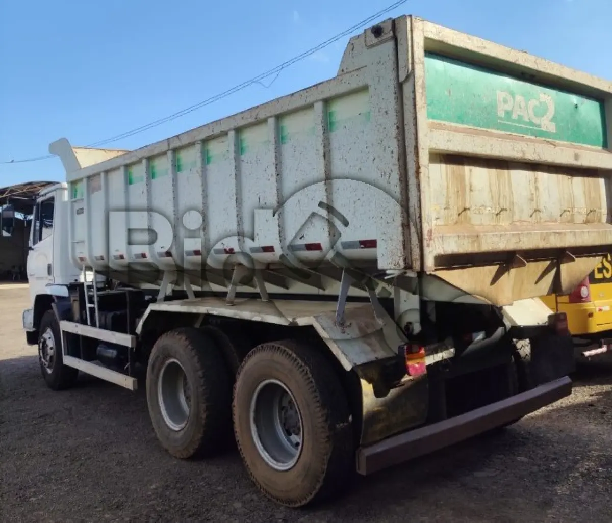 LOTE 013 - CAMINHÃO BASCULANTE M.BENZ/ATRON 2729 K 6X4