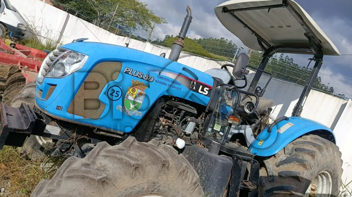 LOTE 009 - Trator Agrícola LS 80, ano de fabricação 2019, cor azul