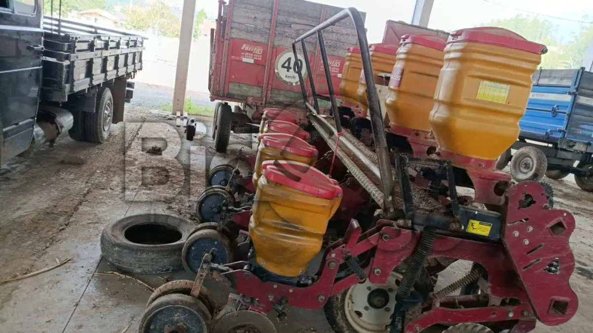 LOTE 016 - Semeadora SR Linea 4 linhas (modelo 60054)