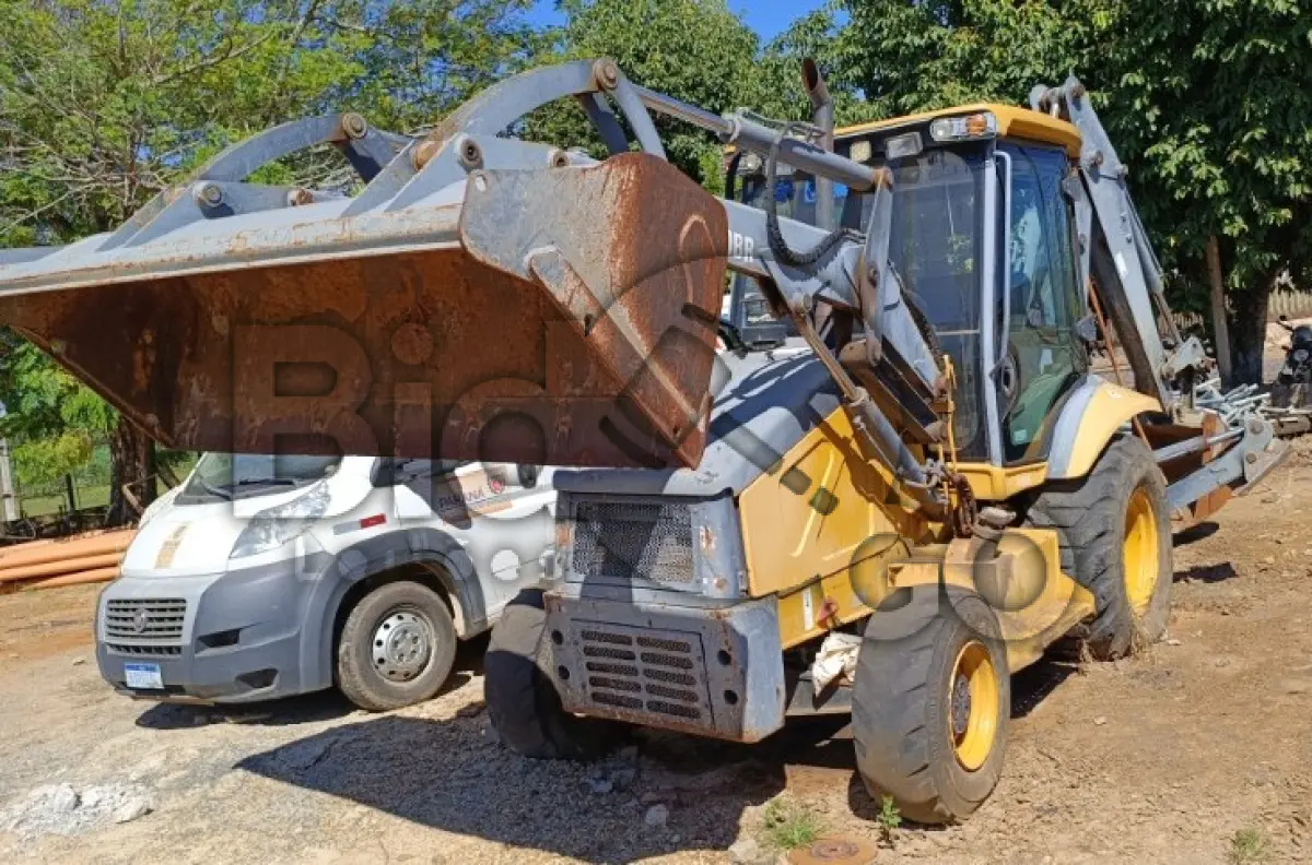 LOTE 016 - Retroescavadeira XCMG Série: xt870br