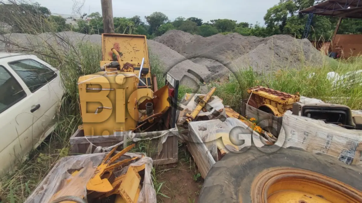 LOTE 016 - MOTONIVELADORA Caterpillar VHP