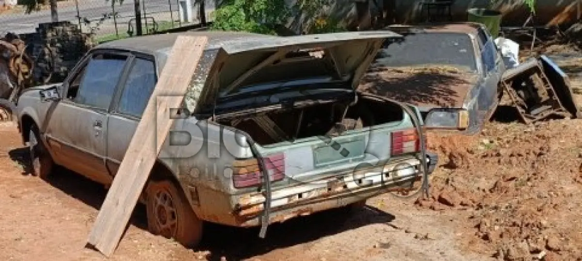 LOTE 023 - Sucata de Veículo Chevrolet Monza
