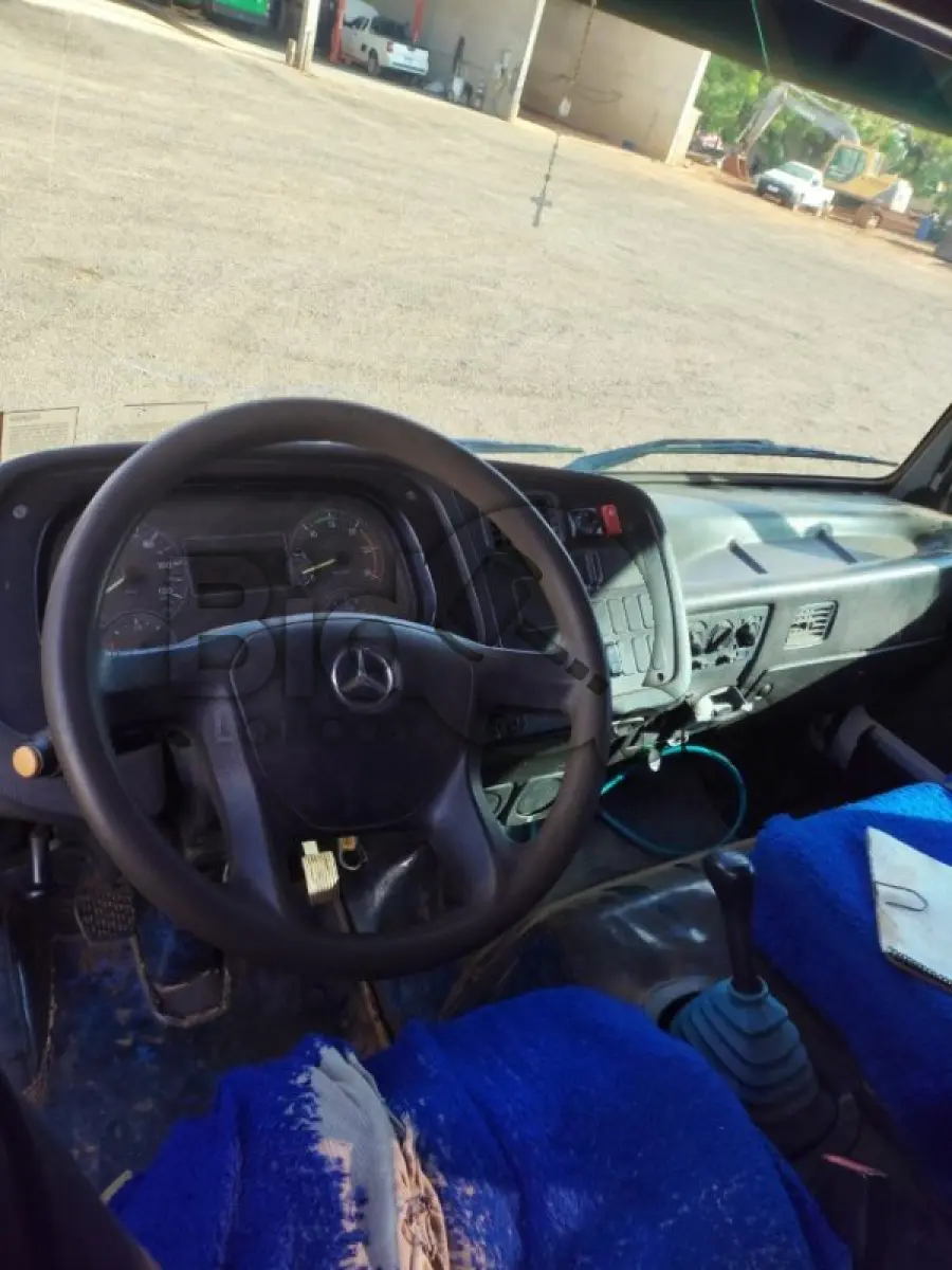 LOTE 013 - CAMINHÃO BASCULANTE M.BENZ/ATRON 2729 K 6X4