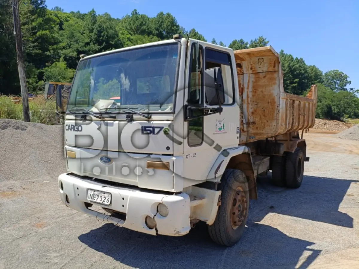 LOTE 023 - CAMINHÃO FORD/CARGO 1517 E, Ano/modelo: 2006/2006, 