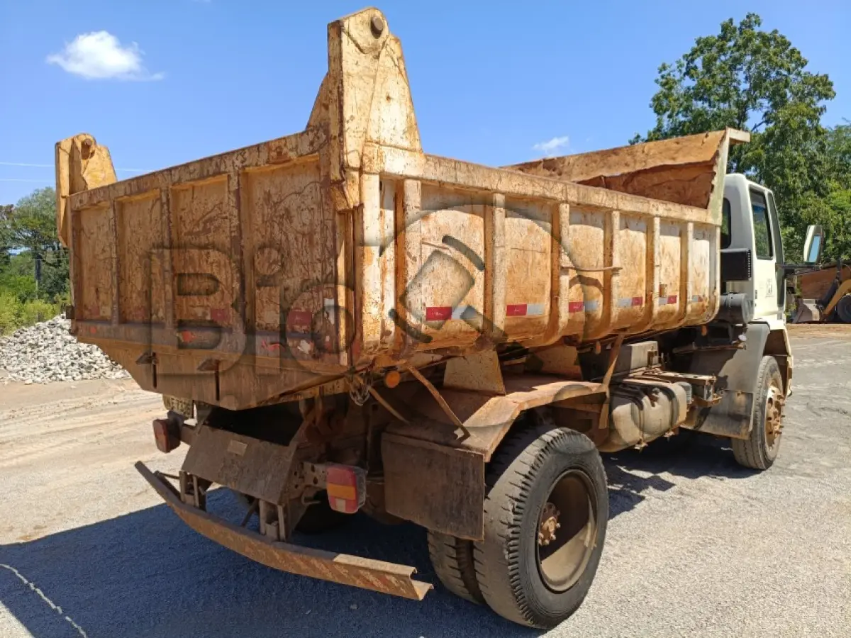 LOTE 023 - CAMINHÃO FORD/CARGO 1517 E, Ano/modelo: 2006/2006, 