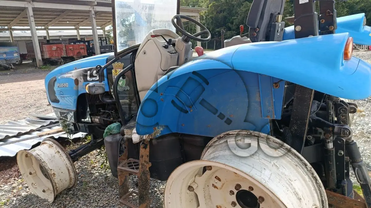LOTE 010 - Trator Agrícola LS 80, ano de fabricação 2016, cor azul