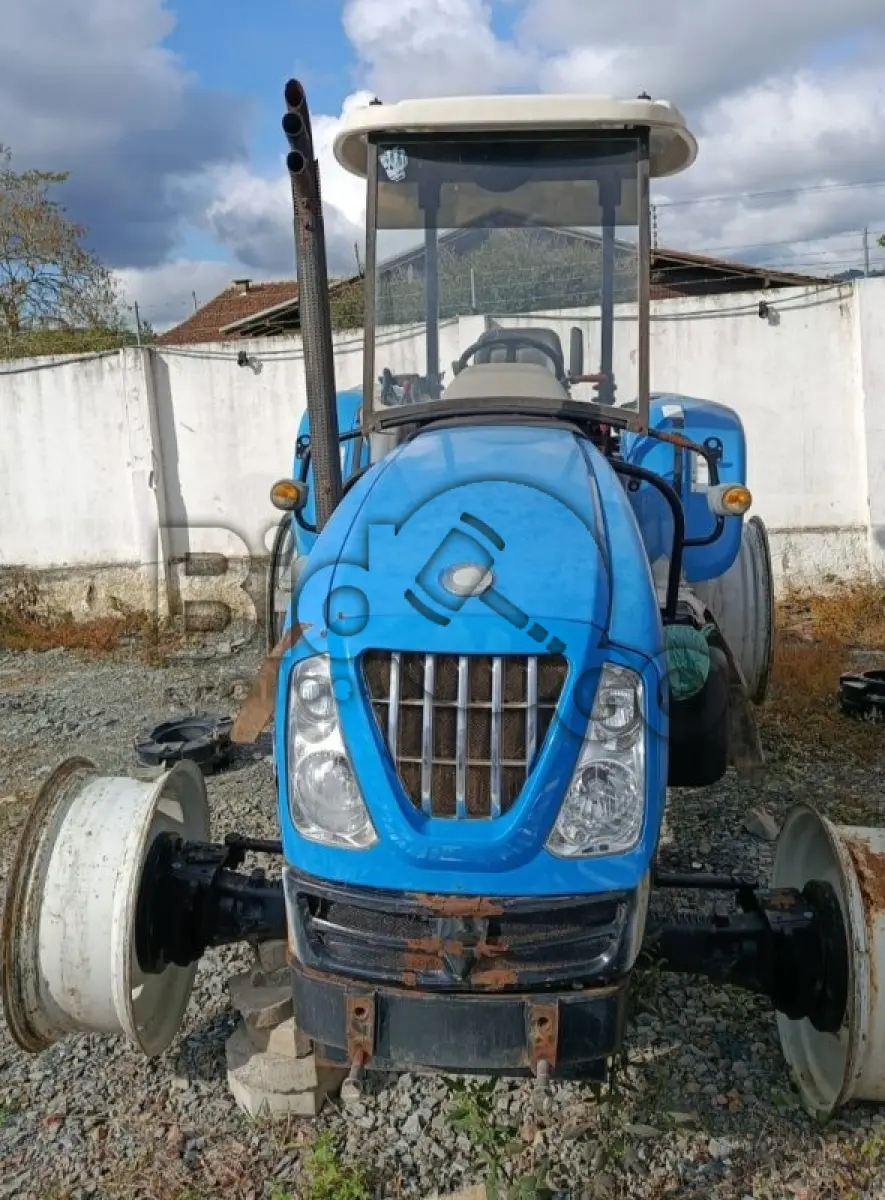 LOTE 010 - Trator Agrícola LS 80, ano de fabricação 2016, cor azul