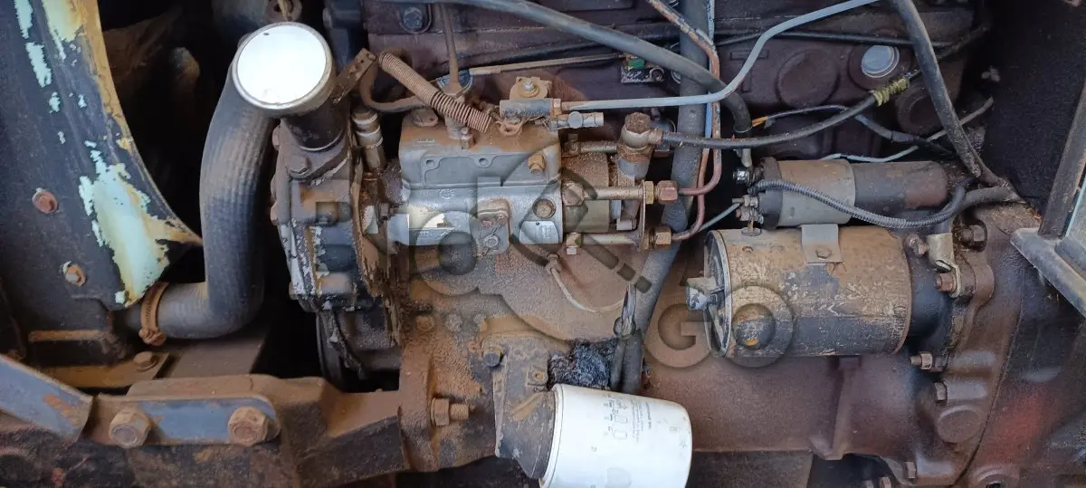 LOTE 012 - TRATOR MASSEY FERGUNSON 275