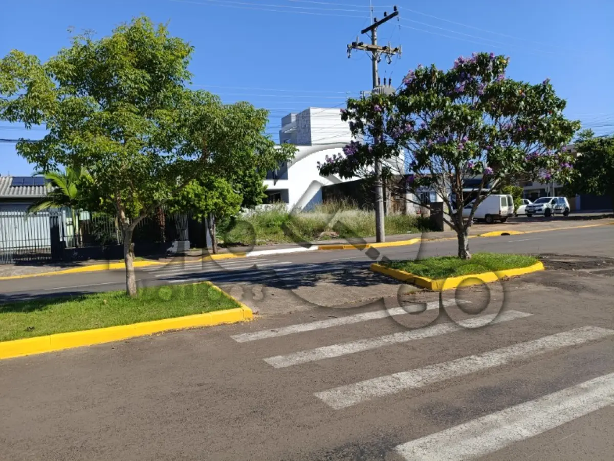 LOTE 001 - UM TERRENO URBANO DE 430,98m², sem benfeitorias, devidamente cadastrado sob matrícula nº 17.702 do Cartório de Registro de Imóveis de Sapiranga/RS