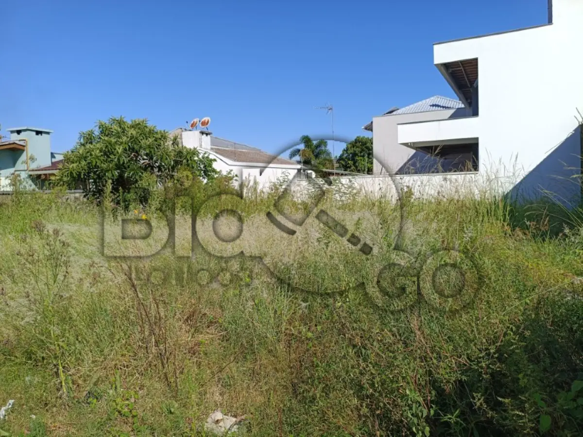 LOTE 001 - UM TERRENO URBANO DE 430,98m², sem benfeitorias, devidamente cadastrado sob matrícula nº 17.702 do Cartório de Registro de Imóveis de Sapiranga/RS